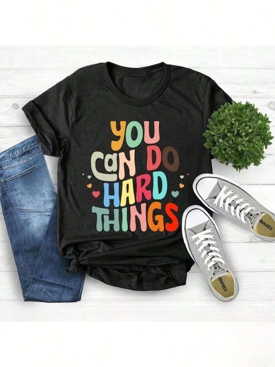 Camiseta de Maestro "Puedes Hacer Cosas Difíciles" - Ropa para Maestros y Consejeros de Educación Especial, Regalo Motivacional para Educación Especial, Camiseta Cómoda de Cuello Redondo Adecuada para Mujeres, Ropa Casual para Eventos de Agradecimiento a Maestros y Uso Diario - Negro - Ver 1