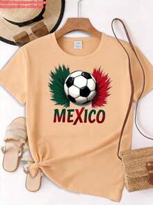 Mujer, Camiseta de cuello redondo, tema de fútbol y México, paleta de colores verde rojo blanco y negro, estilo gráfico audaz con estampado, composición simétrica con repetición, atmósfera vibrante y patriótica, detalles de texturas explosivas y estética deportiva, lavable a máquina, tela resistente, estilo casual, material cómodo, diseño de estampado, ropa casual holgada, combina con jeans, combina con shorts deportivos - Beis - Ver 6
