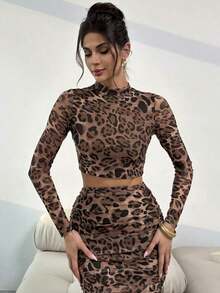 2 piezas Conjunto de mujer de verano y otoño sexy y elegante con parte superior corta de manga larga con estampado de leopardo en malla y falda fruncida de cintura alta - Marrón - Ver 4