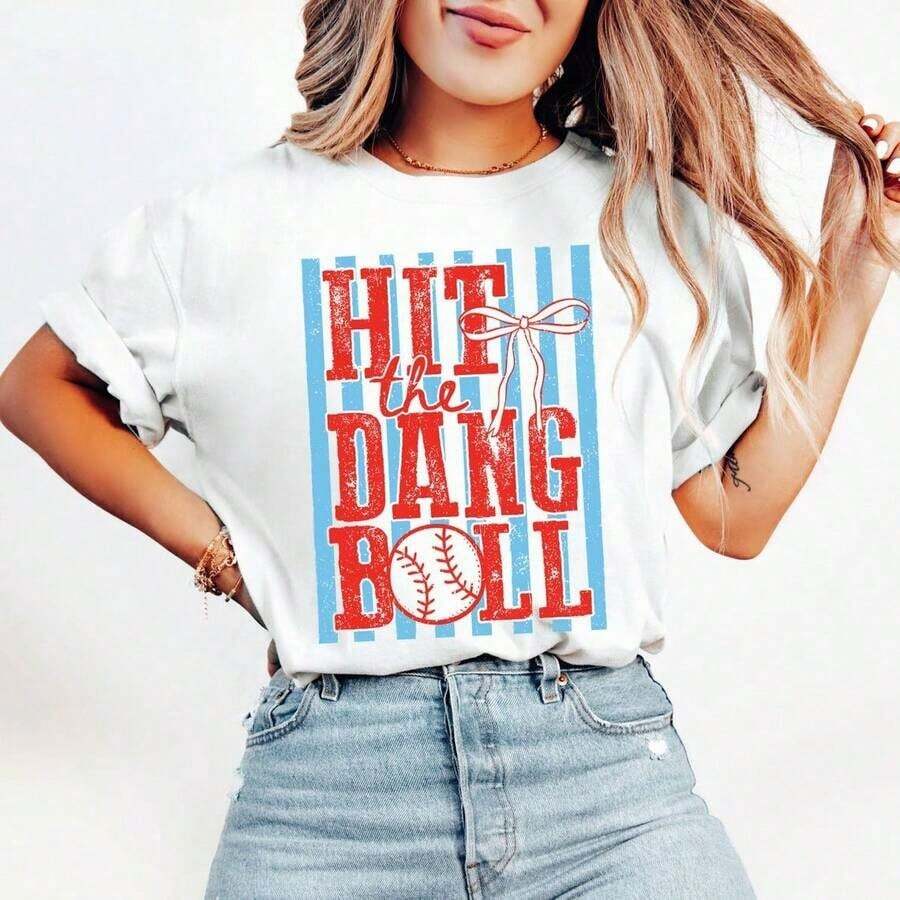 Camiseta de mamá de béisbol de talla grande con estampado de transferencia de calor digital, camiseta "Hit The Dang Ball", camiseta divertida para el día del juego, camiseta retro para fanáticos del béisbol, camiseta de mamá de béisbol, camiseta de mamá de T-Ball, camiseta holgada de 180g 100% algodón con estampados de moda para todas las estaciones, regalo para amigas y familiares en fiestas, vacaciones, Día de Acción de Gracias, uso diario, unisex, transpirable y cómoda. - Blanco - Ver 1