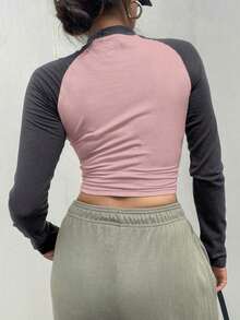 Camiseta de manga larga con bloque de color y parche de letra, top de mujer de manga larga estilo Y2K - Rosa - Ver 3
