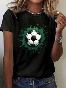 Camiseta Casual de Mujer con Estampado de Fútbol - Manga corta, cuello redondo, base negra con diseño de grafiti verde, perfecta para usar en primavera y verano, camiseta casual.|       Ropa deportiva y de ocio|       Estilo cómodo, ropa con temática de fútbol - Negro - Ver 1