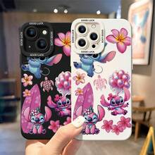 Funda de teléfono de Lilo y Stitch con licencia oficial. Esta funda protectora de teléfono presenta un collage tropical de Stitch y Ángel, combinado con flores de plumeria rosa, globos con forma de corazón, siluetas de tablas de surf y tortugas, en un tono pastel vibrante sobre un fondo blanco limpio. Fabricada con material TPU flexible y duradero para proteger contra arañazos, golpes y pequeños impactos cotidianos. Compatible con modelos iPhone 17, 16, 15, 14, 13, 12, 11 Pro Series y Galaxy S22, S23, S24, S25. Ideal para fans de Disney Stitch. - Blanco - Ver 4