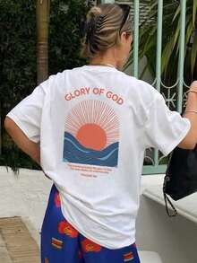 Camiseta blanca de manga corta con cuello redondo, estilo casual, con estampado sencillo de sol y olas, ideal para el verano.Moderna y versátil, perfecta para el uso diario. AV68 - Blanco - Ver 1