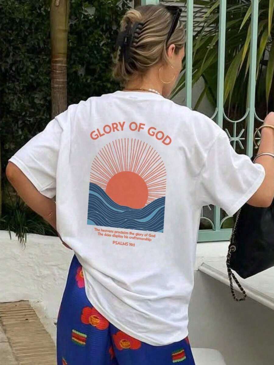 Camiseta blanca de manga corta con cuello redondo, estilo casual, con estampado sencillo de sol y olas, ideal para el verano.Moderna y versátil, perfecta para el uso diario. AV68 - Blanco - Ver 1