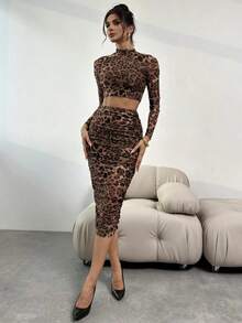 2 piezas Conjunto de mujer de verano y otoño sexy y elegante con parte superior corta de manga larga con estampado de leopardo en malla y falda fruncida de cintura alta - Marrón - Ver 8