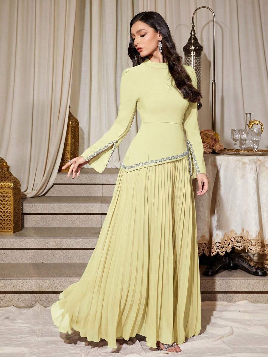 Falda plisada oversize para mujer de color amarillo verdoso liso, con cuello alto pequeño, puños y bajo asimétricos con pedrería, para fiesta - Verde limón - Ver 1