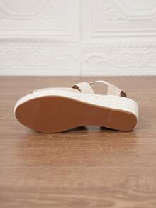 Giày đế xuồng mùa hè cho nữ, giày đế xuồng màu đen, giày đế xuồng và đế cao kiểu slip-on cho nữ, sandal đế xuồng đế cao cho nữ, giày espadrille quai ngang mắt cá chân tối giản, sandal đế xuồng giả da, giày quai ngang mắt cá chân bằng lưới thoáng khí màu be cho kỳ nghỉ hè, giày dệt thoải mái đi biển, giày khoét lỗ, cỡ 34-43, cỡ lớn và cỡ nhỏ cho nữ, giày cao gót bít mũi cho nữ, sandal cao gót cho nữ, giày cao gót thanh lịch cho nữ. - Màu be - Xem 5