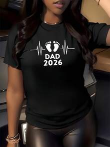 Huella de bebé con líneas de corazón que simboliza la llegada de una nueva vida y la emoción de un futuro padre 2026 camiseta de mujer casual cómoda y moderna para regalo especial - Negro - Ver 8