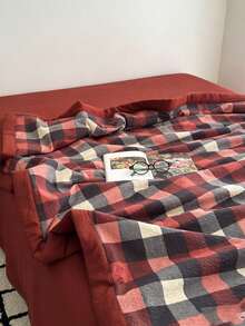 1pc Thin Quilt, Summer Quilt, Air Conditioning Quilt, Quilted Blanket (Without Pillowcase), Plaid Print, Soft & Comfortable With Edging Design, Bedding, Suitable For Dorm, Bedroom, Apartment, Spring & Summer - Red - View 1