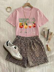 Almacén local, una camiseta de manga corta para mujer con estilo retro americano, de corte holgado y diseño estampado (los pantalones son solo para sugerencias de estilo). Esta pieza sencilla y elegante presenta un patrón de letras impresas con temática tropical, lo que la convierte en un elemento imprescindible para crear un look relajado de vacaciones, perfecto para ocasiones como el Día del Trabajo y el Día de la Independencia de México. - Beis - Ver 6