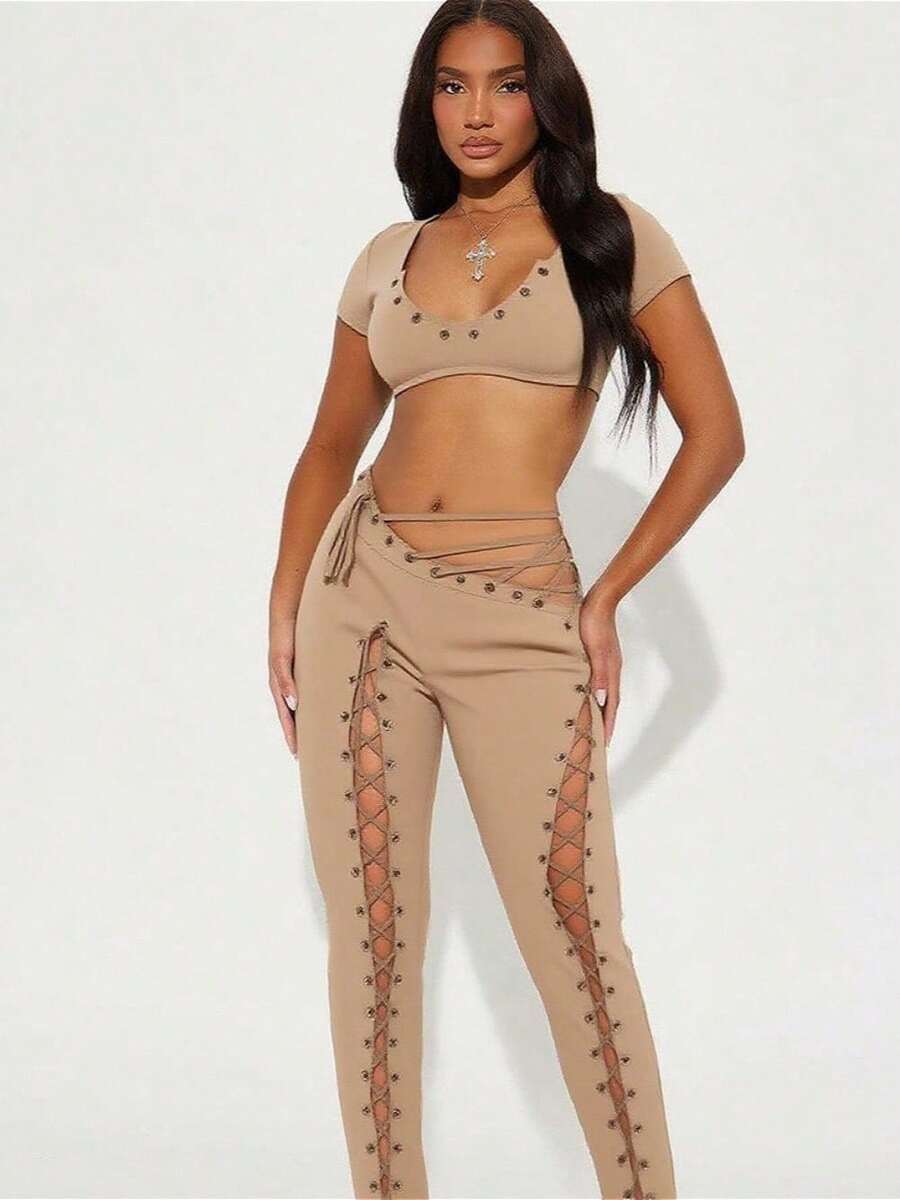 Elegante conjunto de top corto de manga corta con cuello redondo y pantalón con cordones laterales para mujer, perfecto para un look casual chic. - Caqui - Ver 1