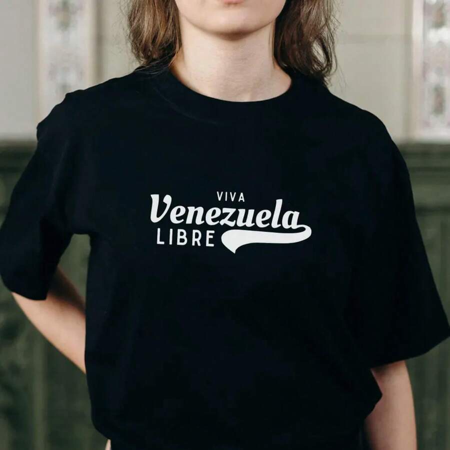 Camiseta Viva Libre, camiseta Libertad venezolana, camiseta Orgullo , camiseta con mensaje político, captura de Maduro 2026 - Negro - Ver 1