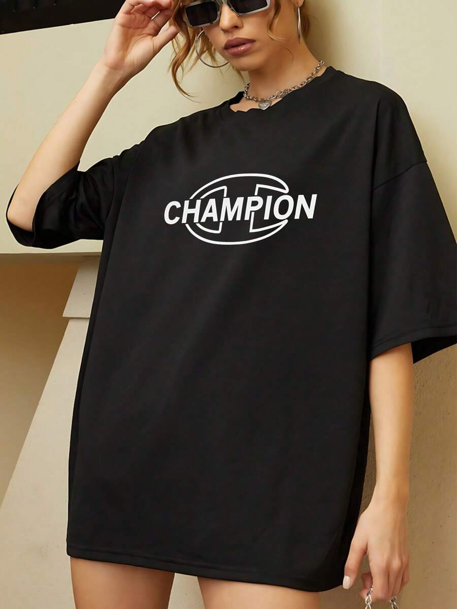 El estampado expresa el espíritu de una persona fuerte y perseverante que nunca se rinde y afronta los desafíos con confianza y energía, inspirando motivación y actitud positiva camiseta de mujer suave cómoda y perfecta para uso diario casual - Negro - Ver 1