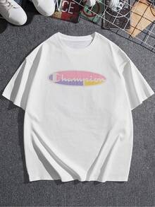 The Iconic Champion Logo In A Pastel Gradient Represents The Union Of Strength And Gentleness, Symbolizing That Victory Is Achieved With Determination And A Touch Of Grace. This Distinctive Detail On The Garment Evokes The Idea Of Overcoming Obstacles With A Positive And Vibrant Attitude, Conveying A Message Of Empowerment And Optimism To The Wearer. The Combination Of Soft Tones Like Lilac, Pink, And Yellow Creates An Atmosphere Of Joy And Freshness, Inviting You To Embrace Each Day With Energy And Confidence. Its Soft And Breathable Texture, Made With High-Quality Materials, Ensures All-Day Comfort. Immerse Yourself In This Sporty Fashion With An Artistic Touch. This Women's T-Shirt With An Inspirational Print Is Ideal For Everyday Wear And Casual Occasions-An Essential Garment That Combines Comfort And Vibrant Style. Perfect For Modern, Active Women. - 白色 - 查看 3