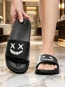 Talla 23 Sandalias de verano talla grande 36-48 para hombres, zapatos casuales cómodos para exteriores, pantuflas livianas antideslizantes para el hogar, sandalias transpirables resistentes al desgaste para hombres para uso diario y exterior (patrón irregular). La suela de estas pantuflas está hecha de material EVA, que no se puede exponer a la luz solar durante mucho tiempo, de lo contrario los zapatos se encogerán. - Negro - Ver 9