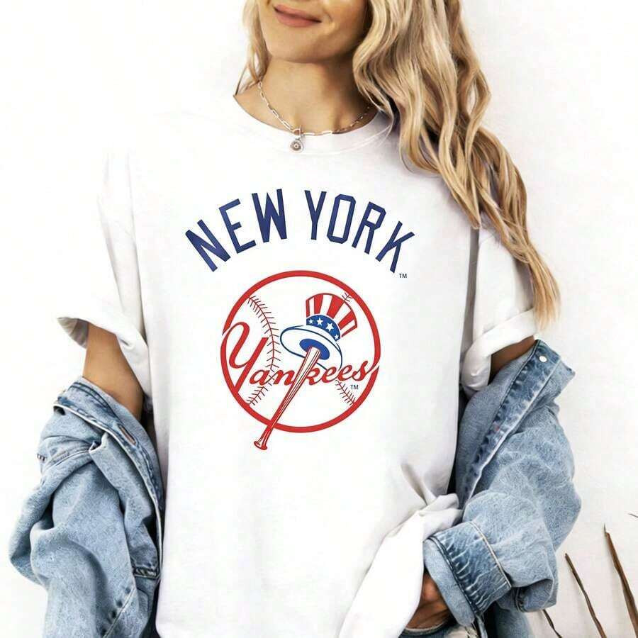 Vintage New York Mets Skyline Logo T-Shirt, Classic Mets Baseball T-Shirt For Women, Suitable As A Gift. Women's T-Shirt. Elegant Blouses. Boho Chic. Soft, Breathable, And Comfortable Women's Top, Ideal For Spring, Summer, And Fall, Perfect For Vacations, Travel, And Everyday Wear. - 白色 3 - 查看 1