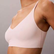 Calvin Klein Invisibles Lightly Lined Triangle Bra QF5753 - 仙女的大腿 - 查看 6