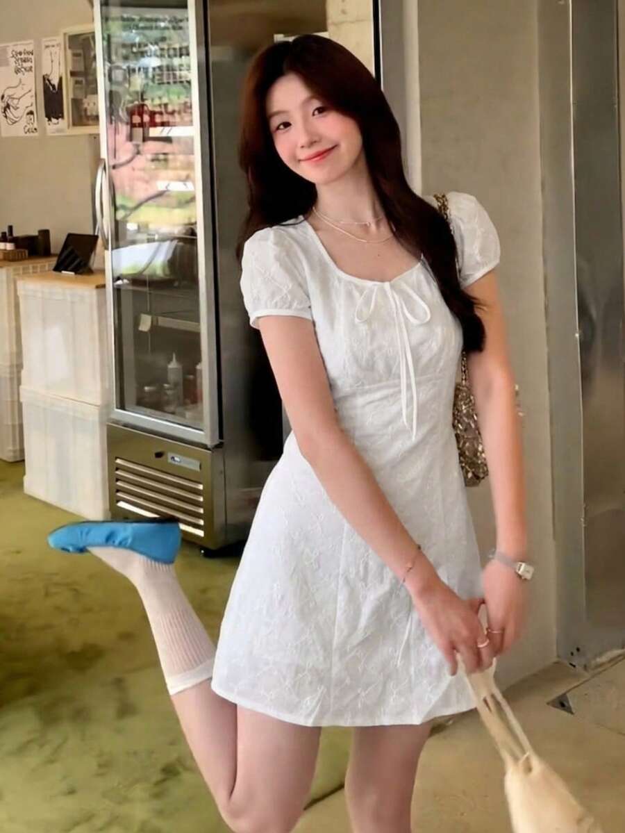 Đầm ngắn tay nữ màu trắng, kiểu dáng thường ngày, có khóa kéo phía sau, phối nơ, thích hợp cho mùa Xuân/Hè 2025. - trắng - Xem 1