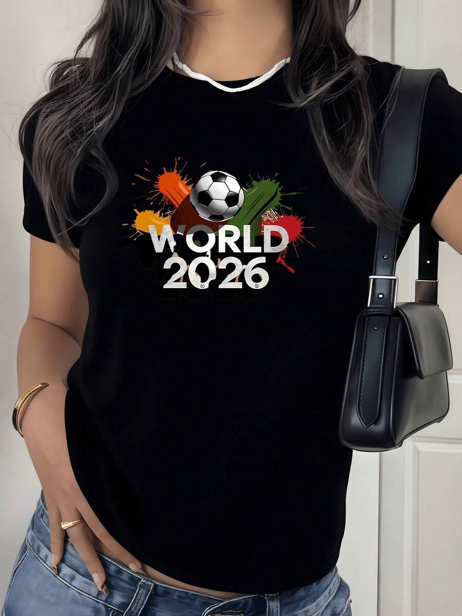 Camiseta de mujer con vibrante explosión de colores simulando pintura y un balón de fútbol icónico celebrando el evento deportivo mundial más grande de 2026 ideal para fans apasionados. - Negro - Ver 1