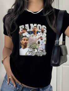 Camiseta de mujer con estampado de leyenda del fútbol Sergio Ramos imagen icónica capturando su espíritu ganador y momentos memorables en el campo es una prenda esencial para fanáticos que celebran la grandeza deportiva con estilo y comodidad ideal para cualquier ocasión. - Negro - Ver 8