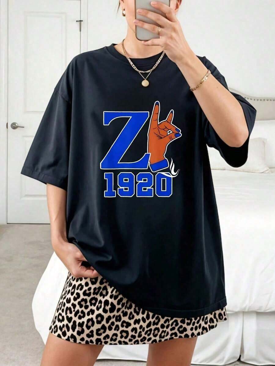 Camiseta Casual de Vacaciones para Mujer, Estilo Sororidad de los Años 20, Camiseta de Mujer - Estampado Impactante - Blusa Casual Lavable a Máquina - Estilo Vintage de los 90s Y2K, 1 Pieza de Camiseta Casual de Algodón - Negro - Ver 1