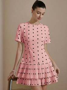 Vestido casual versátil para mujer con cuello redondo, cintura ceñida, manga corta, estampado de lunares en blanco y negro, dobladillo con volantes en capas y silueta a juego - Rosa - Ver 3