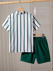 2pcs/Set Boys' Casual Striped Print Pattern Decorated Patch Short Sleeve Top And Solid Color Faux Drawstring Shorts, Spring/Summer Outfit - Green - View 2