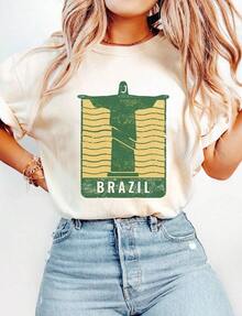 Suave Camiseta Brasil Uni Rel Orgullo Brasileño Gifomforolor Top Vintage con Gráficos Camiseta de Verano para Vacaciones Recuerdo de Viaje Río de Janeiro 200G Algodón 100% de Alta Calidad. Más grueso, más suave y más resistente que el promedio. Este producto esencial de alta resistencia combina la comodidad de PM con un rendimiento robusto. Para usar en capas, relajarse o salir a la calle con estilo. Resistente a la decoloración y pre-ajustado para un ajuste fiable en todo momento. ,  mujer, blusa para mujer, ropa deportiva de mujer - Blanco - Ver 1