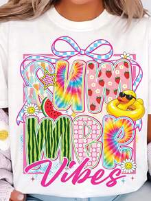 Summer Atmosphere PNG, Summer Plaid T-Shirt Design, Summer Brushstrokes PNG, Duck Swimming In The Pool, Swimmer Letter Pattern With Watermelon And Strawberry, Fashionable Short Sleeve T-Shirt, Letter Print T-Shirt, Regular Round Neck, Pure Fabric, Comfortable And Breathable 100% Cotton. - 白色 - 查看 7