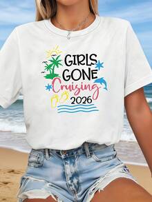Camiseta casual para mujer, estampada con las palabras "Gone Cruising 2026" y motivos coloridos de islas. Esta camiseta blanca de manga corta y cuello redondo es lavable a máquina, tiene un estilo casual, es cómoda de llevar y presenta un diseño moderno, adecuada para diversas ocasiones informales. - Blanco - Ver 1