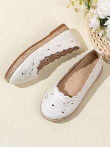 Girls Embroidered Straw Sole Kids Flat Shoes, Soft Round Toe Low Top Casual Shoes For Outdoor & School Performance, All Seasons Wear - Beige - View 1
