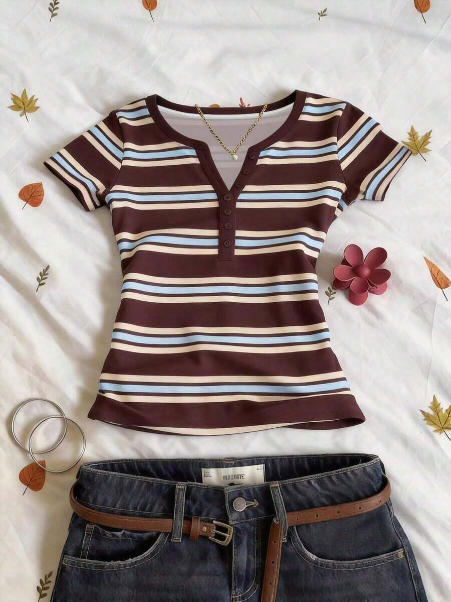 Camiseta de manga corta con cuello en V de estampado digital a rayas en blanco y negro, un regalo de moda minimalista para amigos - Multicolor 3 - Ver 1