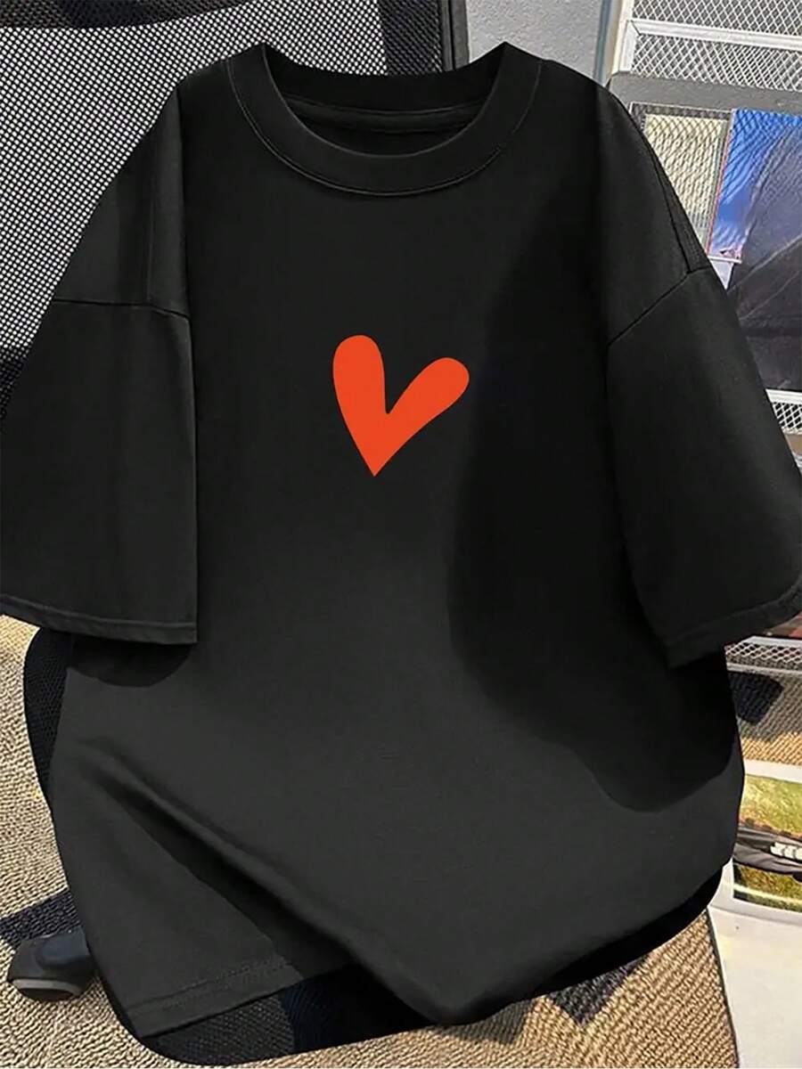 Camiseta Oversize Casual Corazón Rojo Estilo Moderno Ropa Minimalista Diseño Original Unisex Ideal para Ocio Talla Única Color Negro Moda Urbana 2023 - Negro - Ver 1
