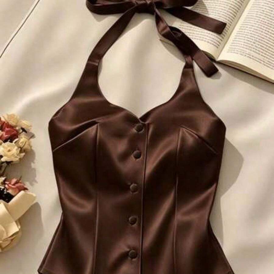 MewMuse. Top corto de tirantes finos de satén blanco / Camiseta ajustada de un solo pecho sexy - Café integral - Ver 1