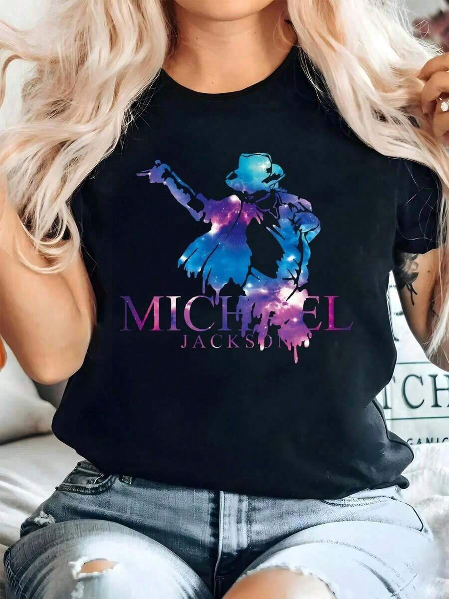 Camiseta Tribute para r - Diseño con Pose de Baile Icónica y Logotipo Distintivo, Camiseta Casual de Manga Corta y Cuello Redondo de Corte Holgado, Degradado Morado-Rosa-Morado, Lavable a Máquina, Ropa de Estilo Urbano Fan, Material Transpirable, Construcción Duradera, Unisex, Playeras de hombre, Camisas de hombre, Blusas para r, Playeras de r - Negro - Ver 1