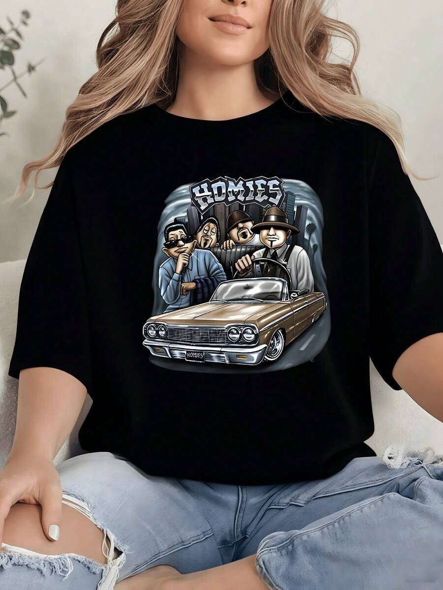 Auto clásico dorado simbolizando el espíritu urbano y la unidad entre amigos que comparten aventuras y pasión por la calle camiseta de mujer casual moderna cómoda para uso diario - Negro - Ver 1