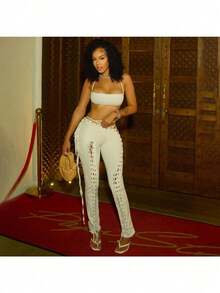 Elegante conjunto de dos piezas blanco sin tirantes con top corto y pantalón con detalle de cordones y aberturas para mujer. - Blanco - Ver 2