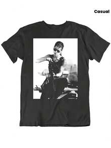 Camiseta negra V2 para hombre, fan de la película Sarah Connor Terminator 2 T2 - Camiseta gráfica oficial T2 con diseño de Sarah Connor y T-800, casual de cuello redondo y manga corta - Negro - Ver 1