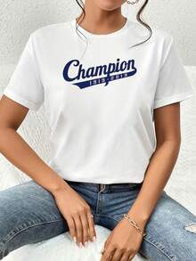 Celebra un legado de victoria con esta camiseta que honra un logro centenario de 1919 a 2019, mostrando un espíritu de campeones inquebrantable. Un símbolo de excelencia y perseverancia que representa décadas de triunfos. Perfecta para lucir tu orgullo. Esta camiseta de mujer, confeccionada en, te ofrece comodidad y un toque de inspiración deportiva. Su gráfica clásica evoca la grandeza de los años dorados. Ideal para cualquier ocasión casual. Transpirable y suave al tacto. - Blanco - Ver 6