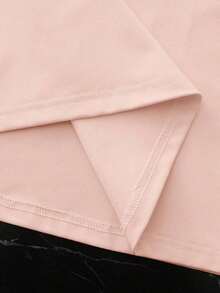 Conjunto de dos piezas de mujer de tela amarilla con cuello redondo, manga corta, top y pantalones de estar por casa con bolsillos.Conjunto de dos piezas casual de mujer de color amariso liso con top de manga corta y pantalones largos con detalles de encaje.Conjunto de dos piezas de mujer de color amarillo con top de manga corta liso y pantalones largos con bolsillos. - Blanco - Ver 3