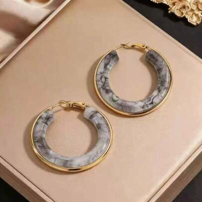 1 par de pendientes de acero de titanio con estilo francés retro dorado, pendientes de lujo personalizados de alta gama resistentes a la decoloración de estilo europeo y americano