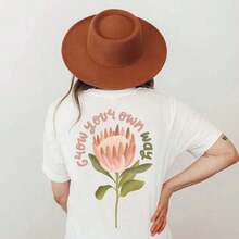 Camiseta Deportiva: Camiseta de Algodón Orgánico con Estampado Floral Protea "Cultiva a Tu Manera" - Ropa Estilo Cottagecore Hippie - Camiseta Boho con Estampado Floral Motivador y Ajuste Natural|   Corte relajado|   Tallas grandes, transpirable y cómodo - Blanco - Ver 12