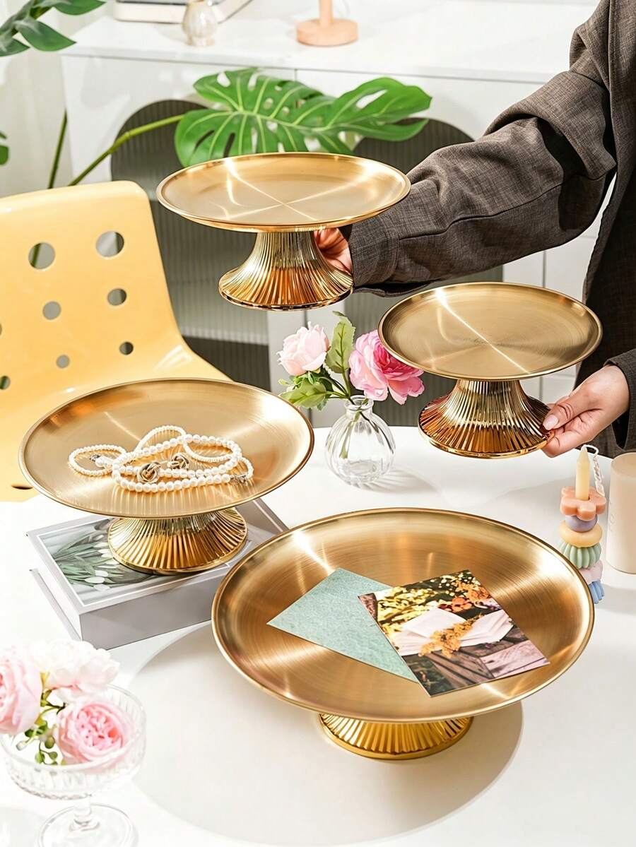 1个多尺寸金色不锈钢托盘,带金色底座,适用于盛放零食、糖果、水果、坚果——是家居客厅装饰、婚礼和派对的理想之选。 - 金色 - 查看 1