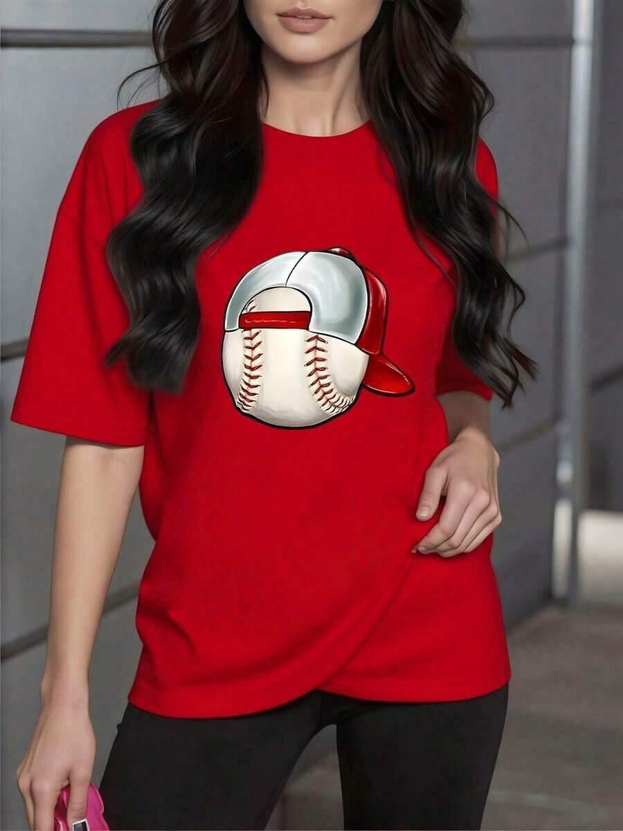 Fashion NEW Image Of A Baseball With A Red And Gray Cap Symbolizing Sporting Passion And Youthful Energy. Soft 100% Cotton Casual Comfortable Women's T-Shirt For Everyday Wear - Vintage Street Style Unisex Loose Cotton Sleeve Crew Neck T-Shirt - 紅色 - 查看 1