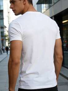 1 Piece Of Men's Short-Sleeved T-Shirt With A Printed Design, Not Textured. New Versatile Men's Short-Sleeved T-Shirt With A Soccer Goalkeeper Pattern. Adult T-Shirt With A Unique Soccer Design. Fashionable Men's Short-Sleeved T-Shirt. Casual Summer Outfit, Versatile, Loose-Fitting, And  For Street Style. - 黑色 - 查看 2