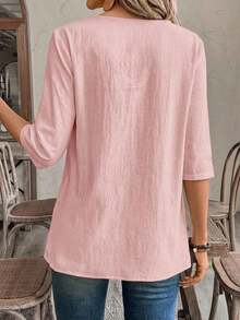 Camiseta blanca de cuello en V para mujer con diseño de parches de línea asimétrica en el dobladillo - Rosa - Ver 2