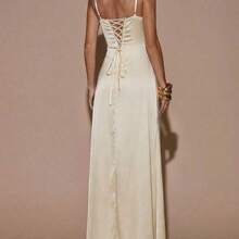 guang zhou mi qian shang mao Vestido elegante de satén con tirantes finos, diseño de costuras para dar forma, con lazo en la espalda, adecuado para bodas, citas nocturnas, vacaciones, fiestas de verano - Amarillo - Ver 2