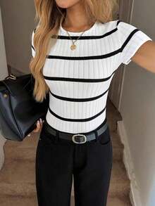 Camiseta de manga corta de corte slim con cuello redondo para mujer, de estilo casual, minimalista, retro y elegante, con estampado de lunares en blanco y negro, adecuada para la playa, vacaciones y uso veraniego - Blanco y Negro 2 - Ver 5