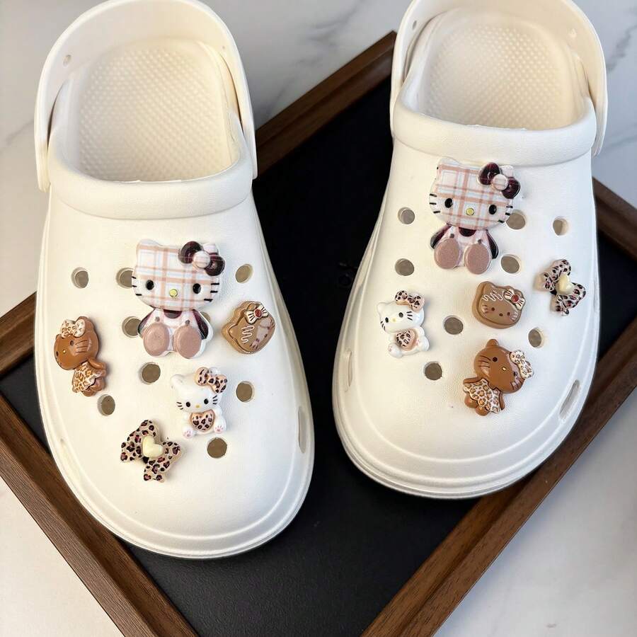 SANRIO 豹纹Hello Kitty鞋饰套装 - 可爱卡通鞋饰和凉鞋配件，DIY鞋夹，适合女孩，理想的派对礼物